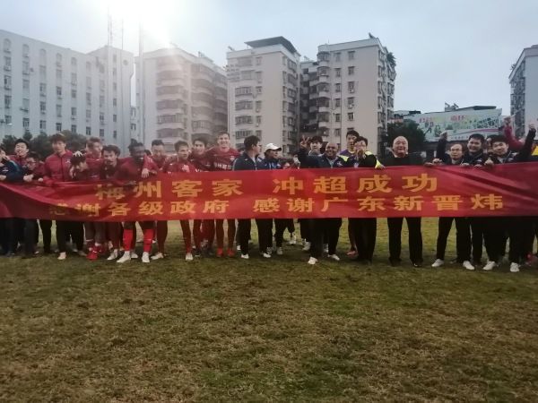 警花大雪白浑圆的背景资料